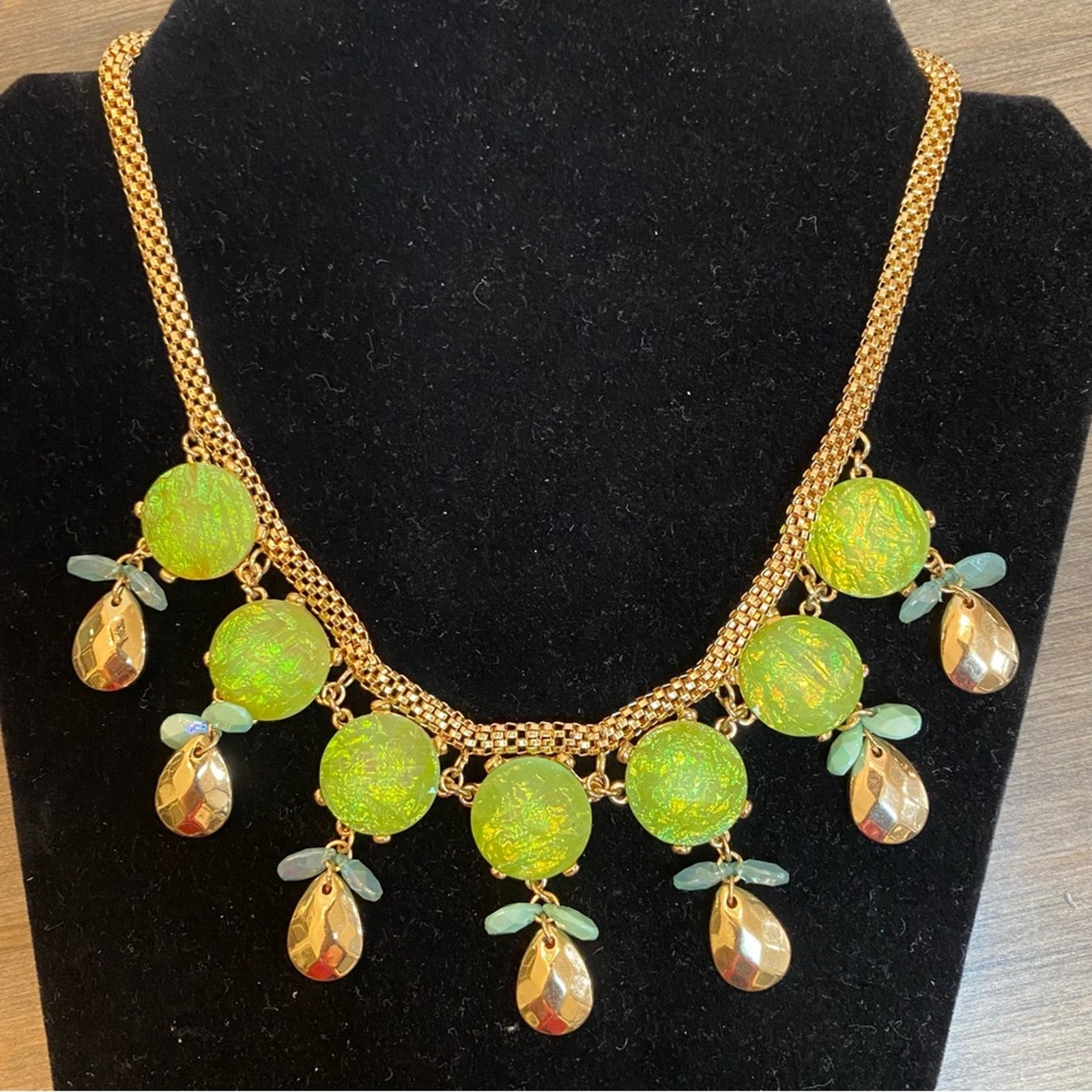 Cato Statement Necklace Nwt Green & Gold Iridescent Bauble Bubble